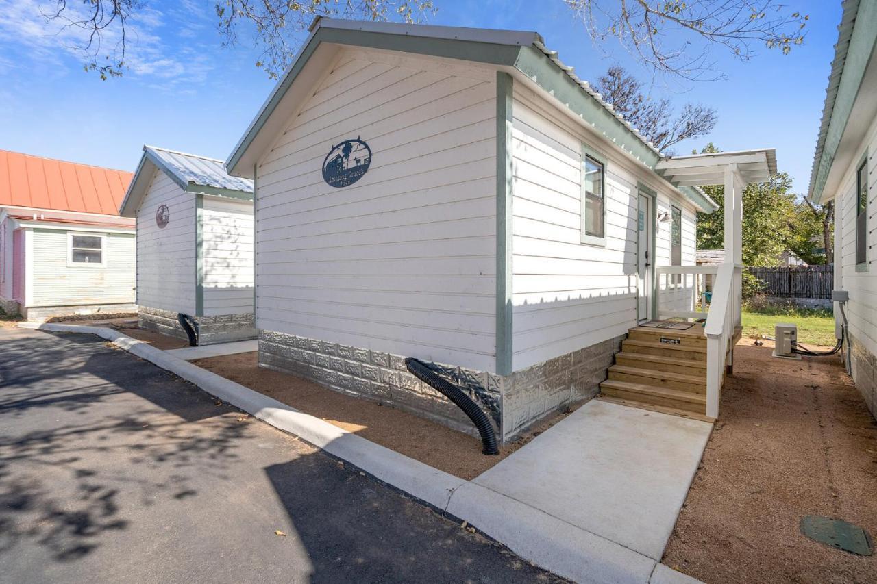 Charming Casita Right On Main St! Hotel Fredericksburg Exterior photo