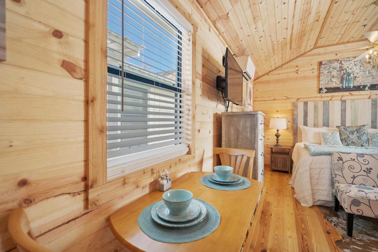 Charming Casita Right On Main St! Hotel Fredericksburg Exterior photo