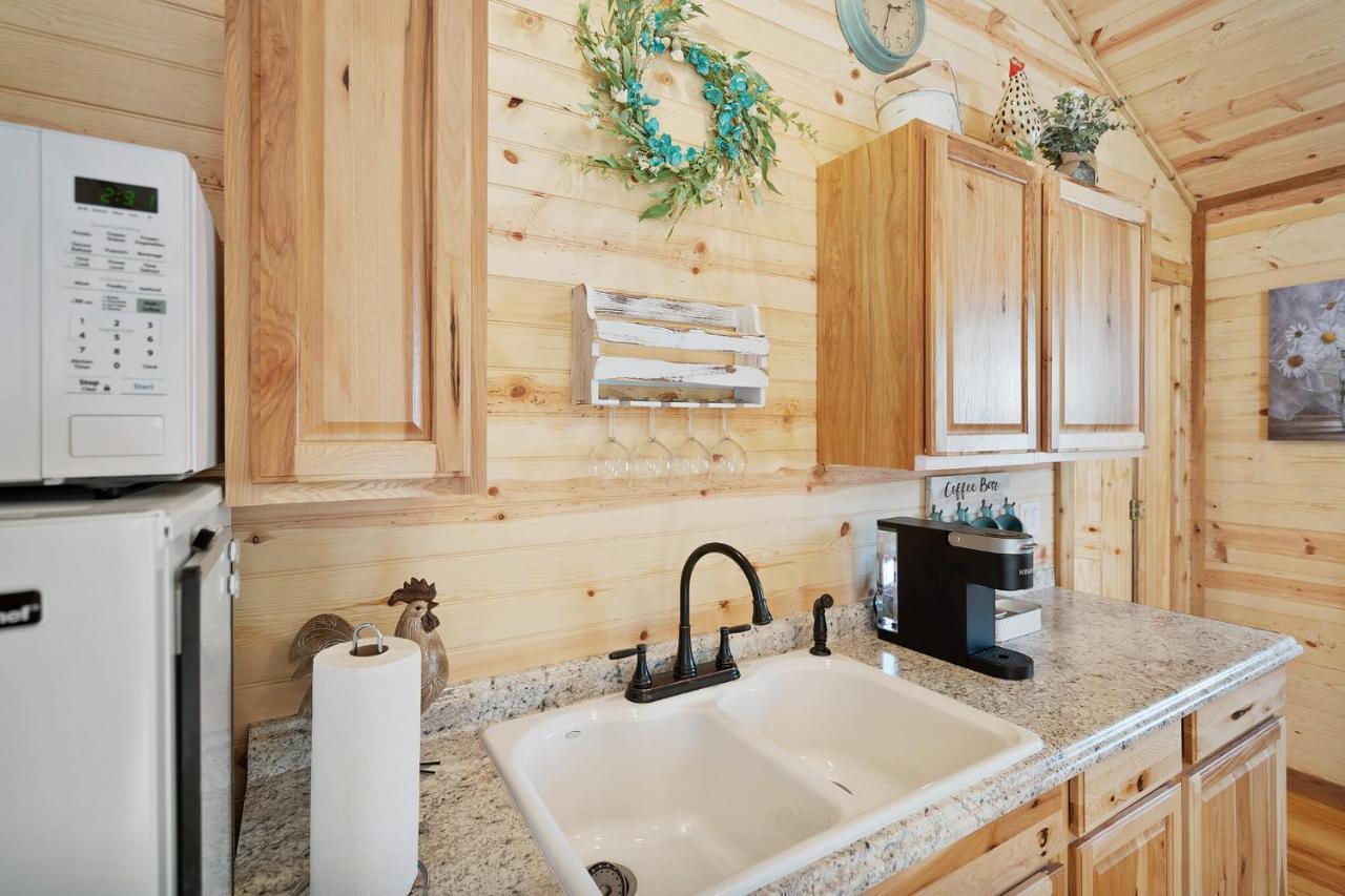 Charming Casita Right On Main St! Hotel Fredericksburg Exterior photo