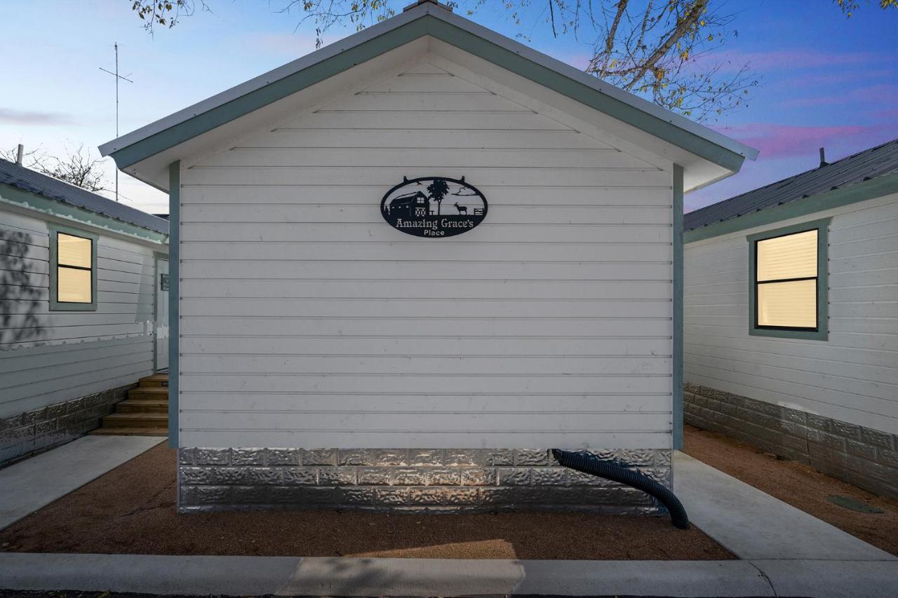 Charming Casita Right On Main St! Hotel Fredericksburg Exterior photo