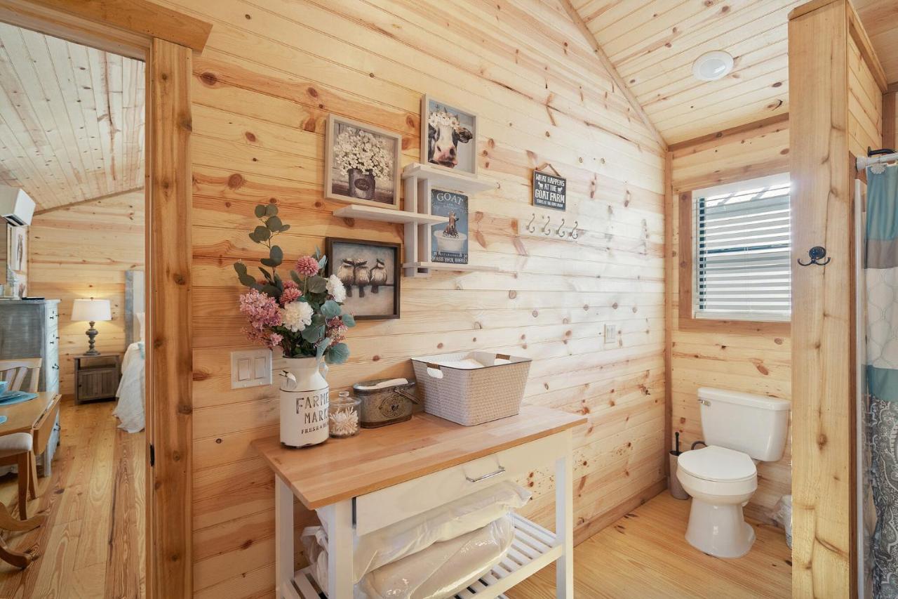 Charming Casita Right On Main St! Hotel Fredericksburg Exterior photo