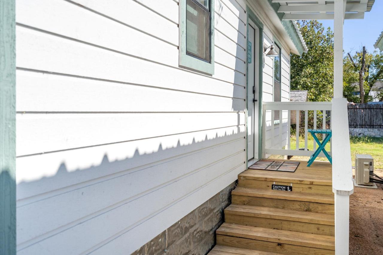 Charming Casita Right On Main St! Hotel Fredericksburg Exterior photo